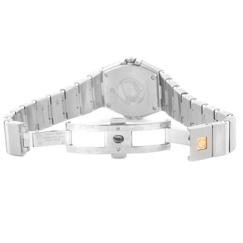 The image shows the back side and clasp of the Omega 123.15.27.60.55.002 Women
s Stainless Steel Mother of Pearl Dial 123.15.27.60.55.002 Women
s Stainless Steel Mother of Pearl Dial Constellation 27mm Diamond Ladies Watch model 123.15.27.60.55.002.