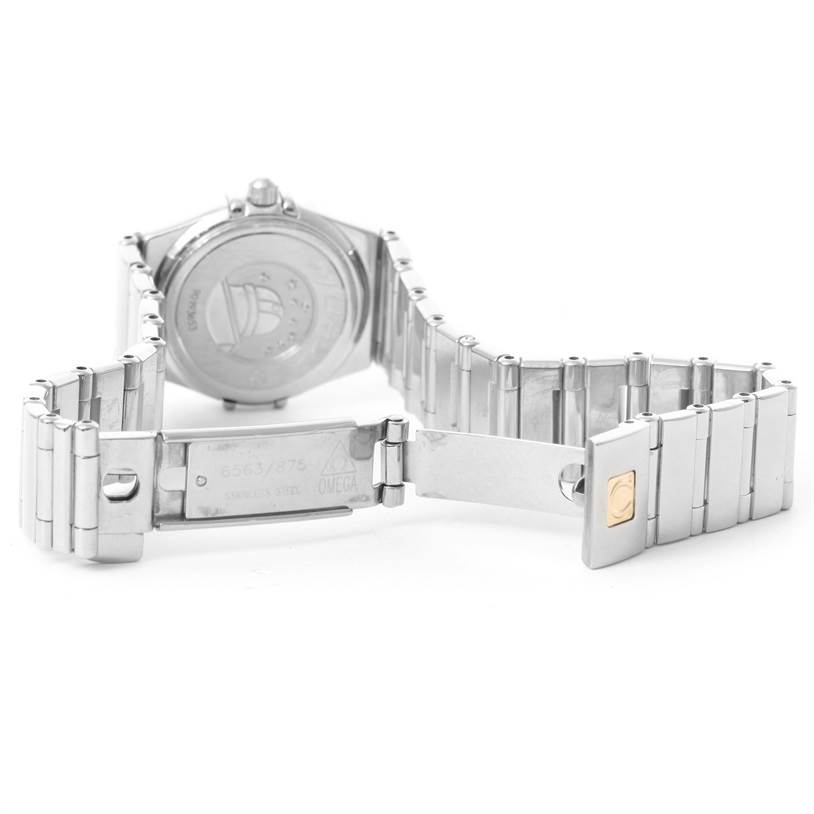 The image shows the back side and open clasp of the Omega 1465.79.00 Women
s Stainless Steel Mother of Pearl Dial 1465.79.00 Women
s Stainless Steel Mother of Pearl Dial Constellation Iris My Choice Steel Multi Stone Watch 1465.79.00 model.
