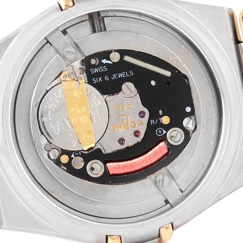 This image shows the internal movement components of the Omega 1376.75.00 Women
s Steel and Gold (two tone) Mother of Pearl Dial 1376.75.00 Women
s Steel and Gold (two tone) Mother of Pearl Dial Constellation My Choice Steel Yellow Gold Diamond Watch model 1376.75.00.