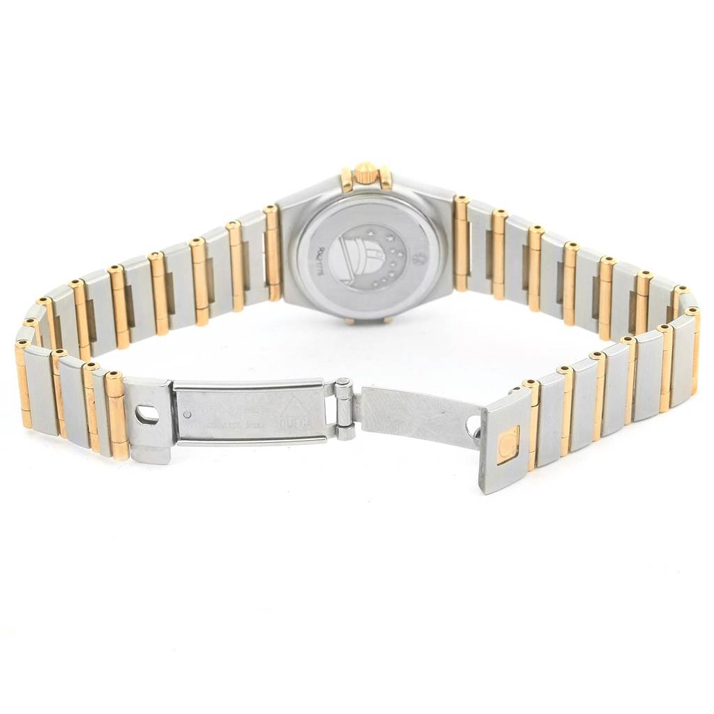 The image shows the back and clasp of the Omega 1267.75.00 Women
s Steel and Gold (two tone) Mother of Pearl Dial 1267.75.00 Women
s Steel and Gold (two tone) Mother of Pearl Dial Constellation My Choice Mini Steel Gold Diamond Watch model 1267.75.00.