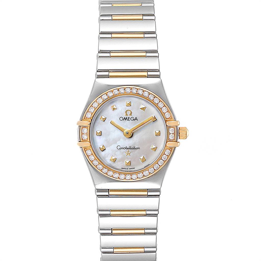 This image shows a top view of an Omega 1376.71.00 Women
s Steel and Gold (two tone) Mother of Pearl Dial 1376.71.00 Women
s Steel and Gold (two tone) Mother of Pearl Dial Constellation My Choice Steel Yellow Gold Diamond Watch 1376.71.00.