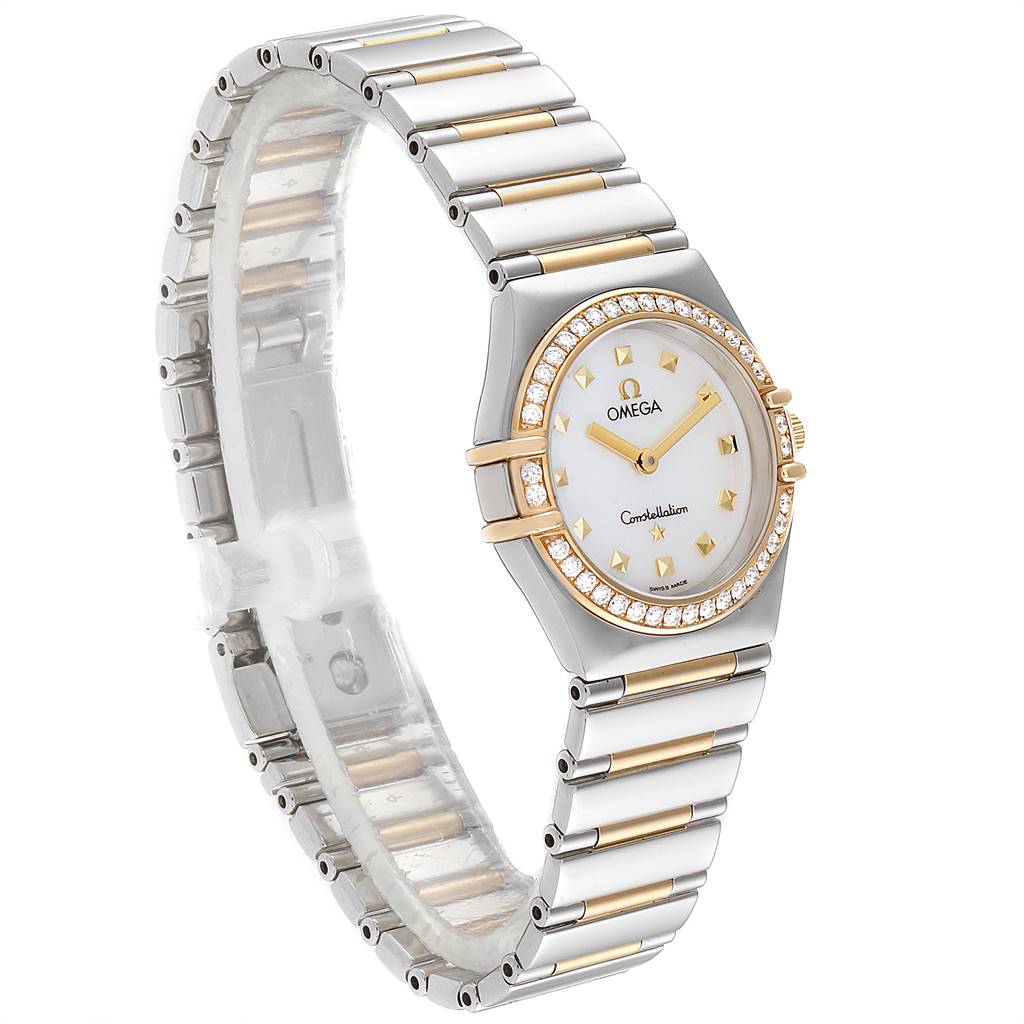 The image shows an Omega 1376.71.00 Women
s Steel and Gold (two tone) Mother of Pearl Dial 1376.71.00 Women
s Steel and Gold (two tone) Mother of Pearl Dial Constellation My Choice Steel Yellow Gold Diamond Watch 1376.71.00 at a 3/4 angle, revealing the face and band.