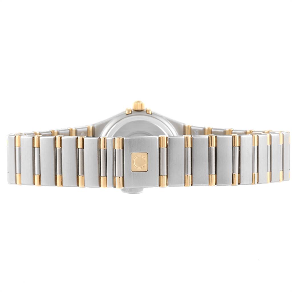 The image shows the clasp and bracelet of the Omega 1367.75.00 Women
s Steel and Gold (two tone) Mother of Pearl Dial 1367.75.00 Women
s Steel and Gold (two tone) Mother of Pearl Dial Constellation Steel Yellow Gold Diamond Ladies 1367.75.00 watch from the back.