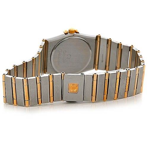 The image shows the back and bracelet of the Omega 1267.10.00 Women
s Steel and Gold (two tone) Black Dial 1267.10.00 Women
s Steel and Gold (two tone) Black Dial Constellation Diamond Mini 1267.10.00 watch.