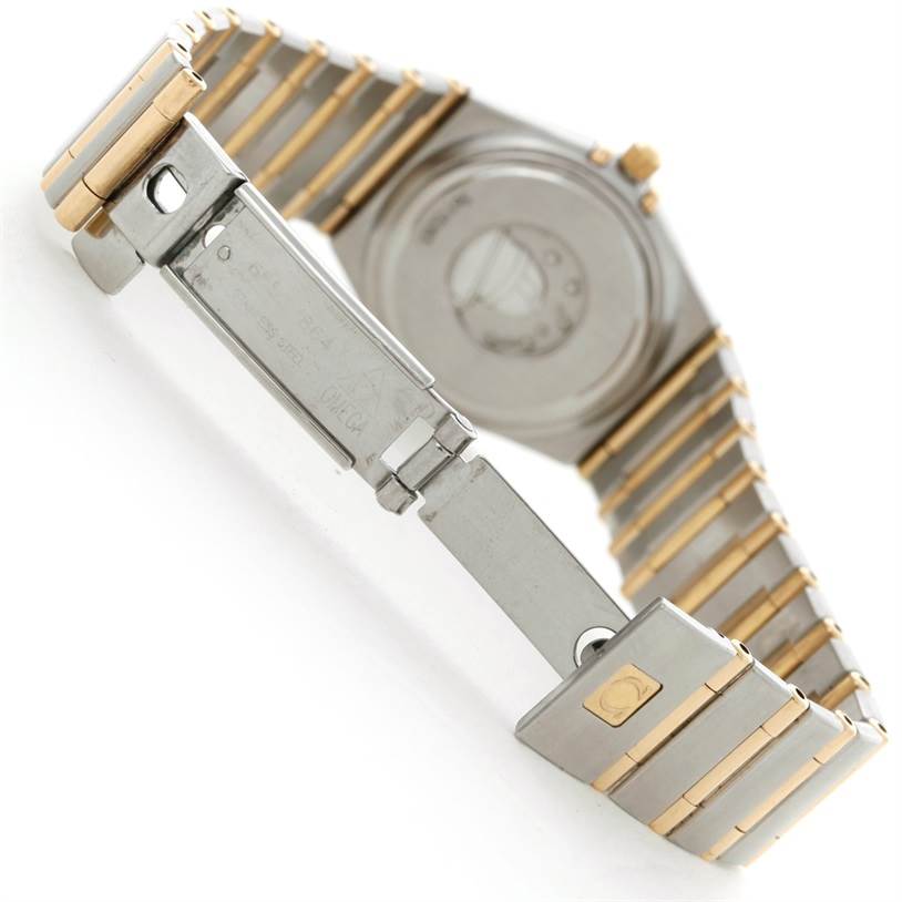 The image shows the back and clasp of the Omega 1277.70.00 Women
s Steel and Gold (two tone) Mother of Pearl Dial 1277.70.00 Women
s Steel and Gold (two tone) Mother of Pearl Dial Constellation My Choice Steel Gold Diamond Watch 1277.70.00.