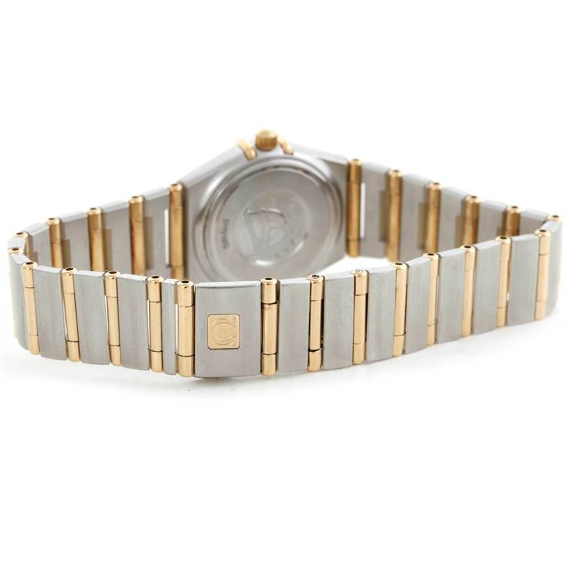 This image shows the backside and the two-tone bracelet of the Omega 1267.75.00 Women
s Steel and Gold (two tone) Mother of Pearl Dial 1267.75.00 Women
s Steel and Gold (two tone) Mother of Pearl Dial Constellation My Choice Steel Gold Diamond Watch model 1267.75.00.