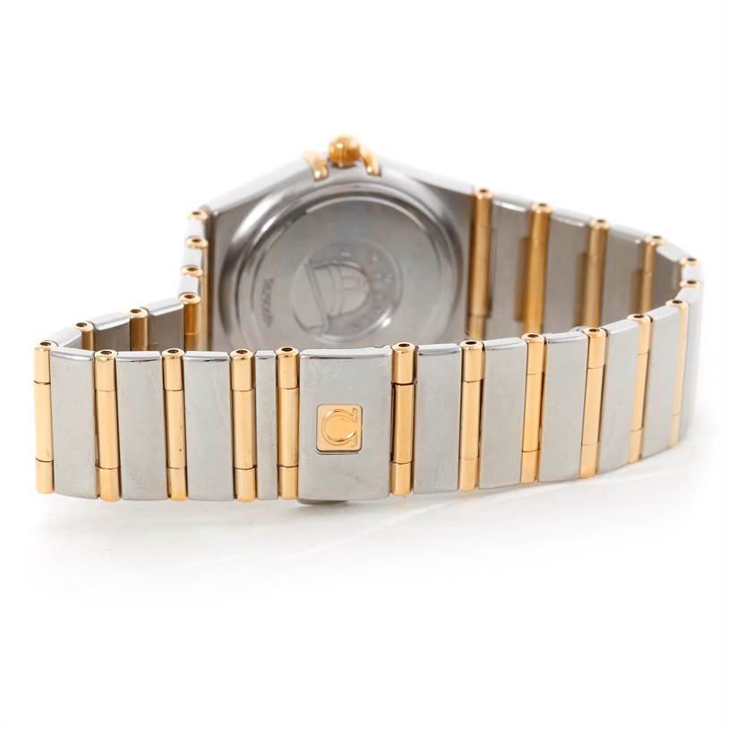 The image shows the back and bracelet of the Omega 1277.70.00 Women
s Steel and Gold (two tone) Mother of Pearl Dial 1277.70.00 Women
s Steel and Gold (two tone) Mother of Pearl Dial Constellation My Choice Steel Gold Diamond Watch, model 1277.70.00.