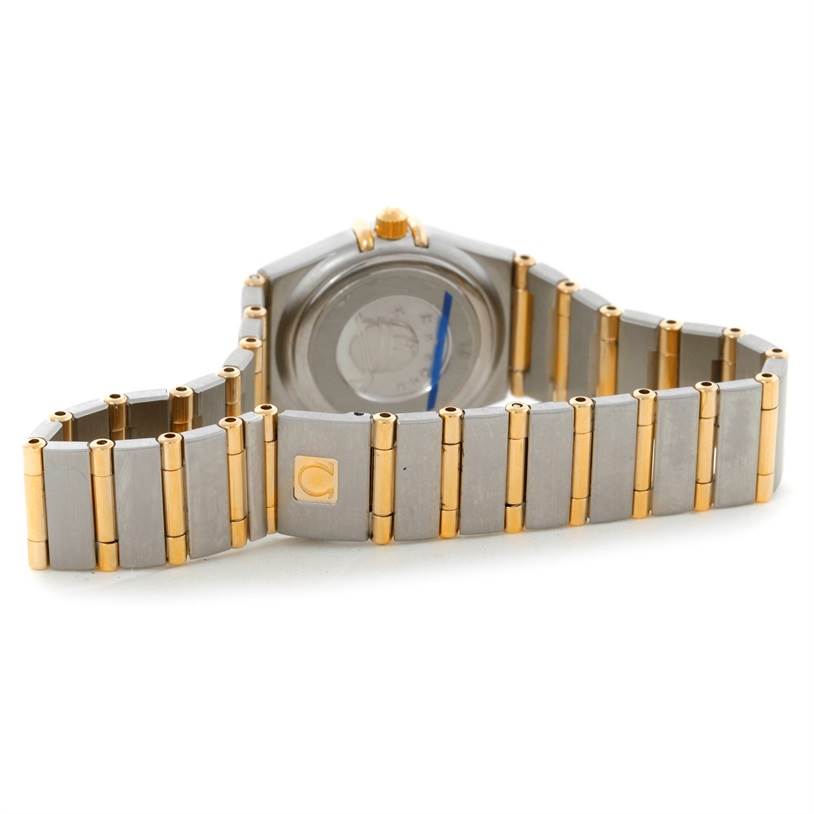 The image shows the back and bracelet of the Omega 1267.70.00 Women
s Steel and Gold (two tone) Mother of Pearl Dial 1267.70.00 Women
s Steel and Gold (two tone) Mother of Pearl Dial Constellation My Choice Mini Steel Gold Diamond Watch 1267.70.00.