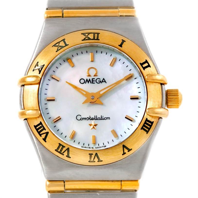 This image shows the face and bezel of the Omega 1372.70.00 Women
s Steel and Gold (two tone) Mother of Pearl Dial 1372.70.00 Women
s Steel and Gold (two tone) Mother of Pearl Dial Constellation Steel and Gold Ladies Watch model 1372.70.00.