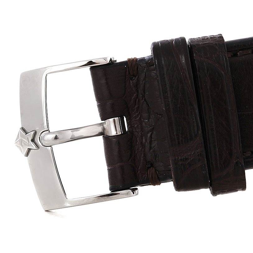 This image shows a close-up of the strap and buckle of a Zenith Captain 51.2112.400 Men's Steel and Gold (two tone) Brown Dial 51.2112.400 Men's Steel and Gold (two tone) Brown Dial model watch.