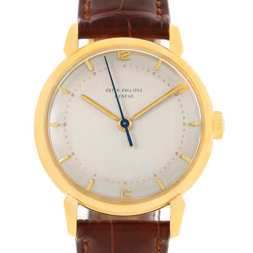 This image shows the front view of a Patek Philippe 2482 Yellow Gold Silver Dial 2482 Yellow Gold Silver Dial Calatrava 18k Yellow Gold Men
s Vintage Watch, model 2482.
