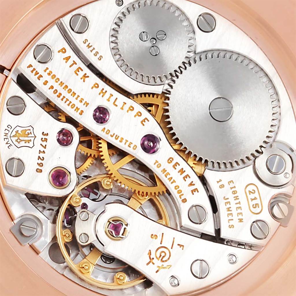 This image shows the movement of a Patek Philippe Calatrava 5119 Men
s Rose Gold White Dial 5119 Men
s Rose Gold White Dial watch, highlighting its intricate gears and mechanisms.