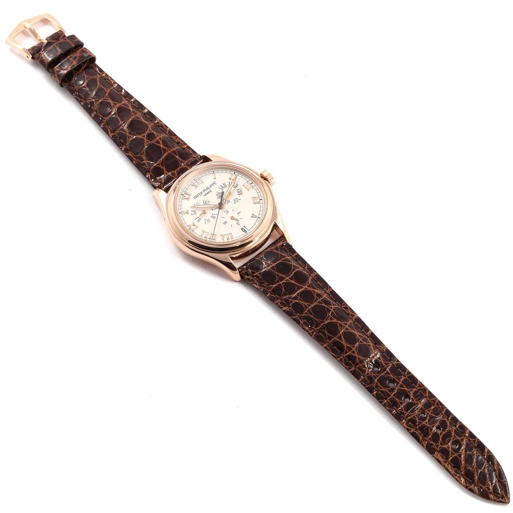 The image shows a top-down view of a Patek Philippe 5035R Men
s Rose Gold Silver Dial 5035R Men
s Rose Gold Silver Dial Complicated Annual Calendar Rose Gold Mens Watch 5035 with its entire strap.