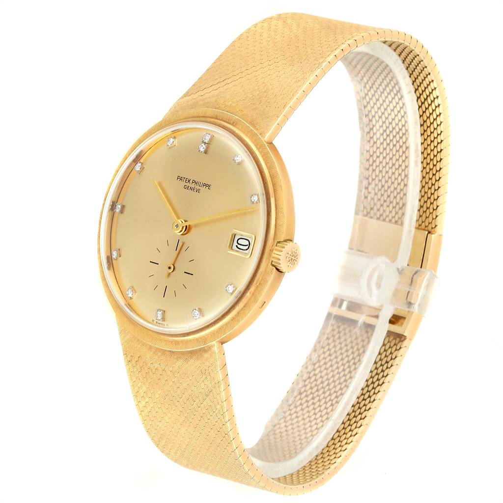 The image shows a side angle of the Patek Philippe Vintage model, highlighting its golden mesh strap and dial with date display.