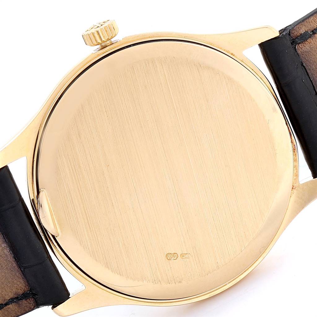 This image shows the back case and crown of a Patek Philippe Calatrava 3923 Men
s Yellow Gold Silver Dial 3923 Men
s Yellow Gold Silver Dial model watch at an angle.