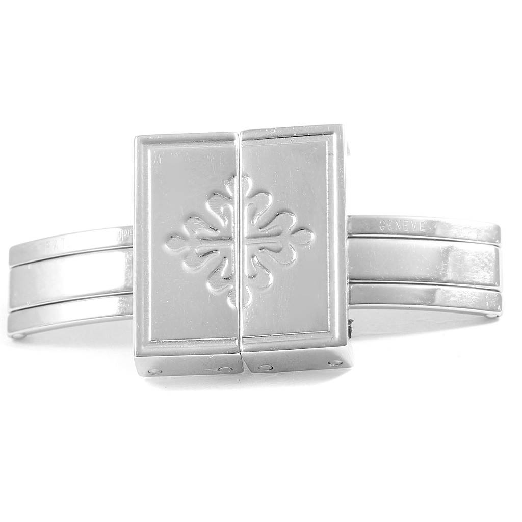 This is a close-up of the clasp of the Patek Philippe Aquanaut 4960 Women's Stainless Steel Black Dial 4960 Women's Stainless Steel Black Dial watch, featuring the brand's logo.