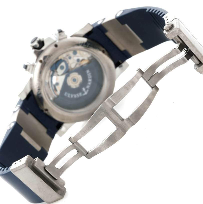 This image shows the back view and clasp of a Ulysse Nardin Diver 8003-102 Men
s Titanium Silver Dial 8003-102 Men
s Titanium Silver Dial model watch, showcasing the movement and strap.
