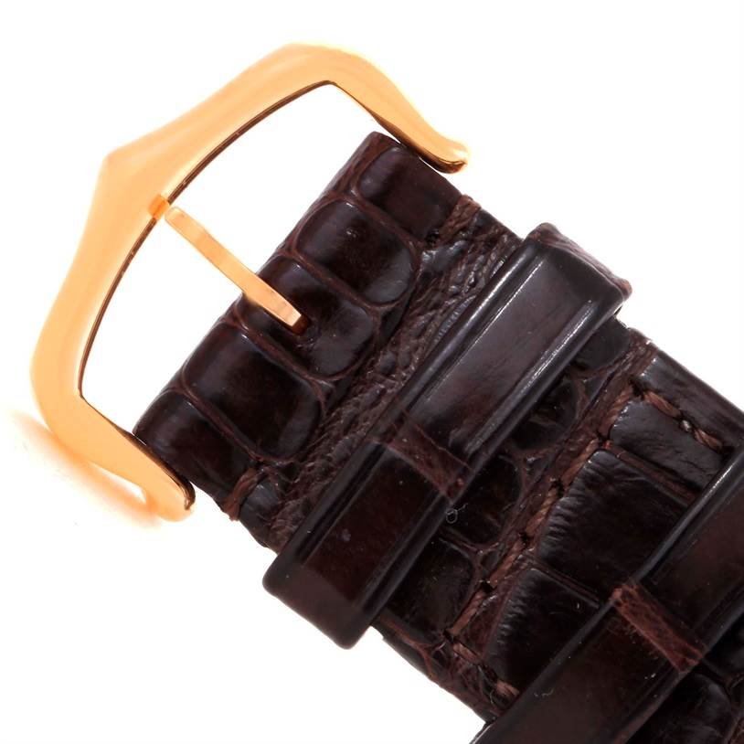 This image shows the buckle and part of the leather strap of a Cartier Ronde W6800251 Men
s Rose Gold Silver Dial W6800251 Men
s Rose Gold Silver Dial watch from a close-up angle.