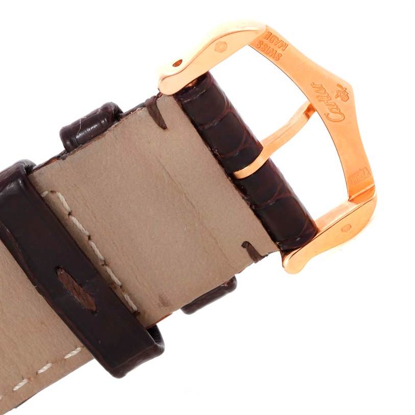 This image shows a close-up of the leather strap and rose gold buckle of a Cartier Ronde W6800251 Men
s Rose Gold Silver Dial W6800251 Men
s Rose Gold Silver Dial watch.