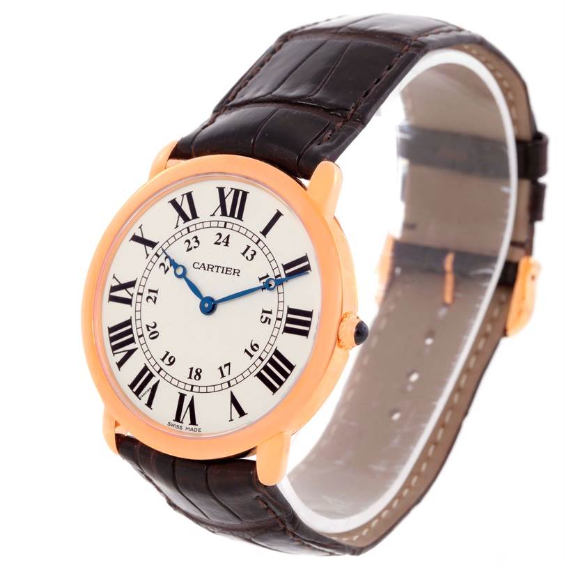 The image shows a Cartier Ronde W6800251 Men
s Rose Gold Silver Dial W6800251 Men
s Rose Gold Silver Dial watch at a three-quarter angle, highlighting its Roman numeral dial and brown leather strap.