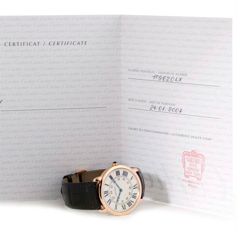 The image shows a Cartier Ronde W6800251 Men
s Rose Gold Silver Dial W6800251 Men
s Rose Gold Silver Dial watch positioned in front of its certificate of Best Quality
ity, angled slightly to the left.