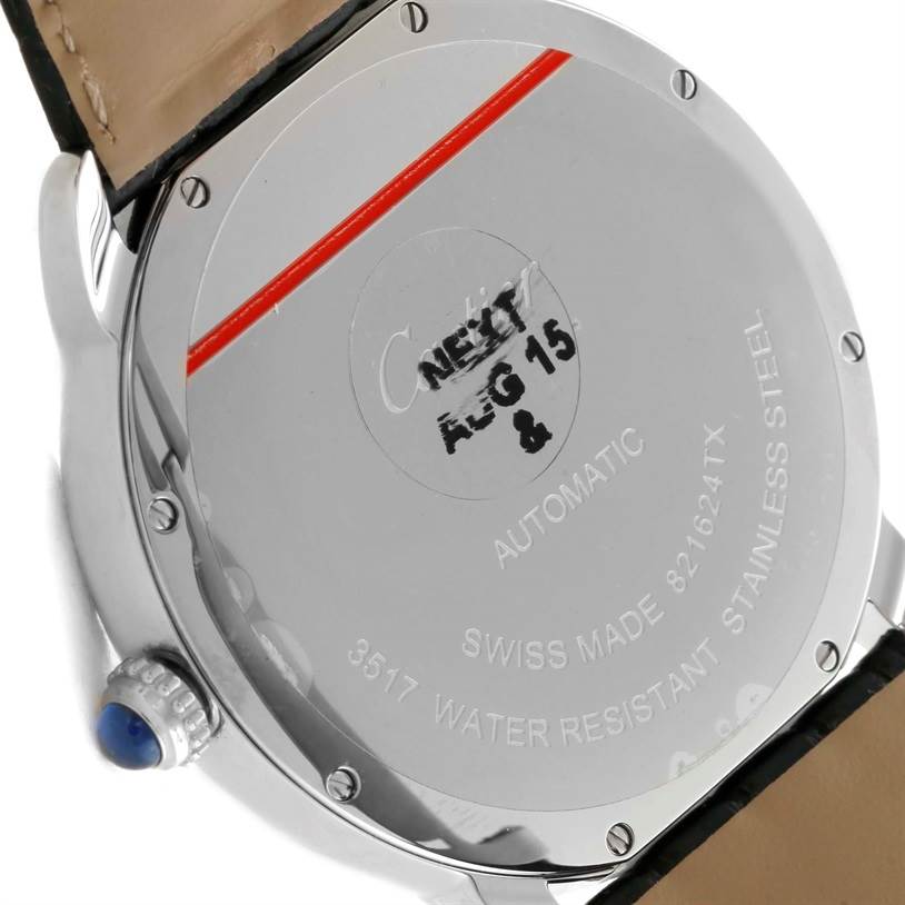 The image shows the back case of a Cartier Ronde W6701010 Men
s Stainless Steel Silver Dial W6701010 Men
s Stainless Steel Silver Dial model watch, highlighting its inscriptions and details.