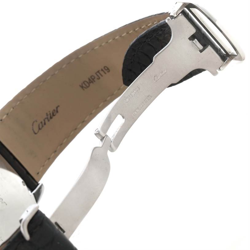 The image shows the strap and clasp of a Ronde model watch by Cartier, highlighting its leather and stainless steel components.