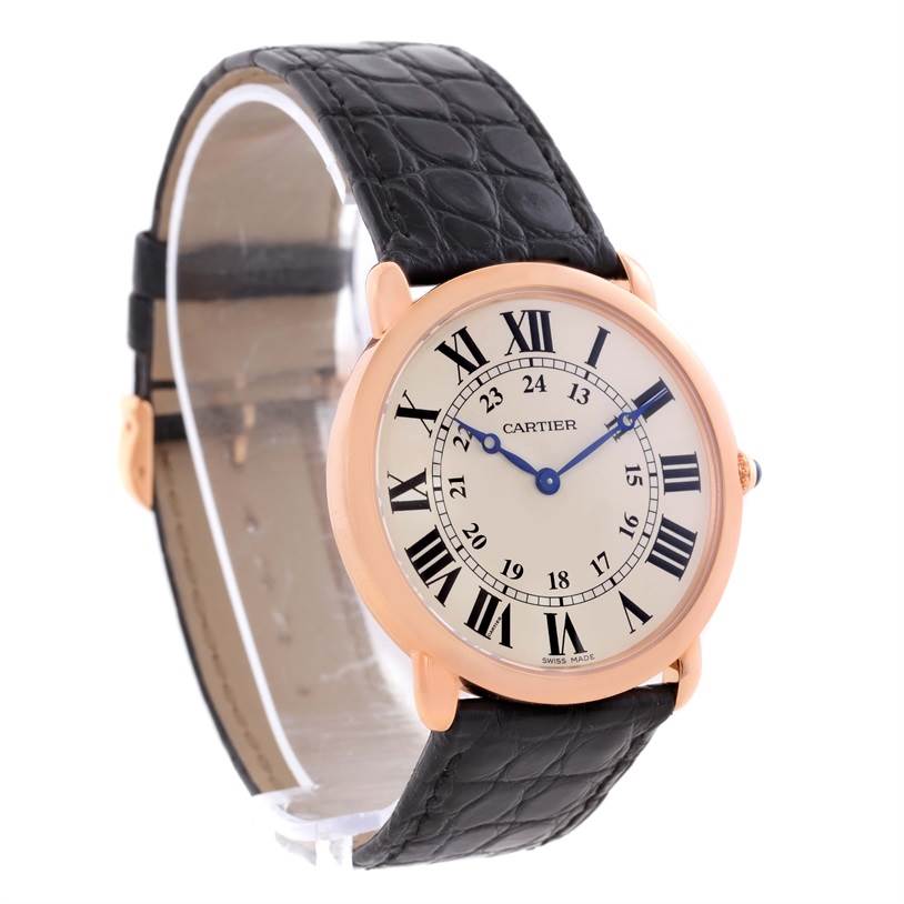 The Cartier Ronde W6800251 Men's Rose Gold Silver Dial W6800251 Men's Rose Gold Silver Dial model watch is shown at a three-quarter angle highlighting its black leather strap and round dial with Roman numerals.
