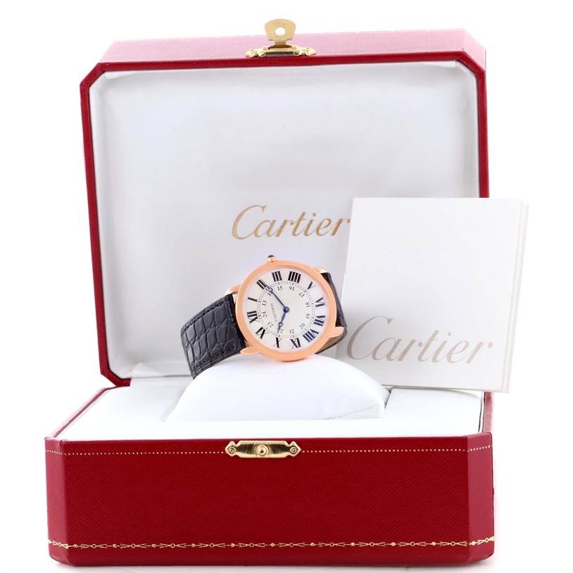 The Cartier Ronde W6800251 Men's Rose Gold Silver Dial W6800251 Men's Rose Gold Silver Dial watch is shown with its face and strap, placed in a red Cartier box with accompanying paperwork.