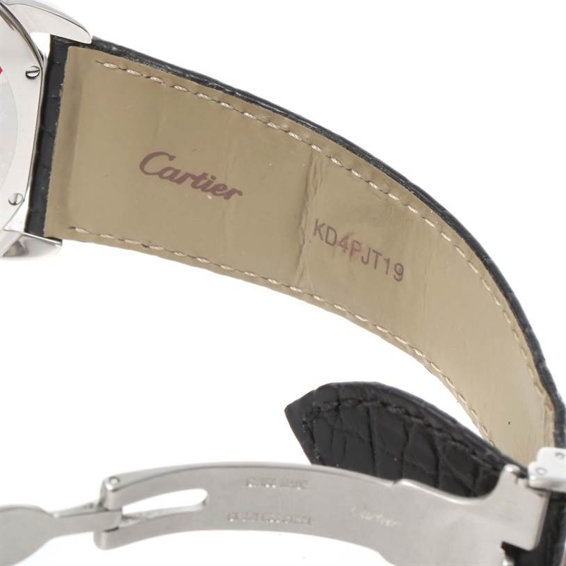 The image shows the interior of the leather strap and clasp of a Cartier Ronde W6701010 Men
s Stainless Steel Silver Dial W6701010 Men
s Stainless Steel Silver Dial model watch.