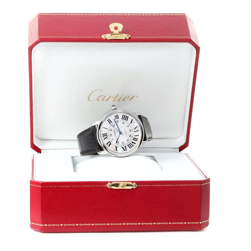The Cartier Ronde W6701010 Men
s Stainless Steel Silver Dial W6701010 Men
s Stainless Steel Silver Dial watch is displayed front-facing inside its red and white branded box, showing the dial and black leather strap.