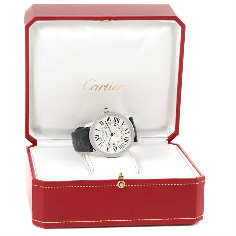 The Cartier Ronde W6701010 Men
s Stainless Steel Silver Dial W6701010 Men
s Stainless Steel Silver Dial model watch is displayed front view, inside a red Cartier case.