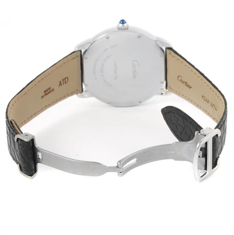 The image shows the back of the Cartier Ronde W6701010 Men
s Stainless Steel Silver Dial W6701010 Men
s Stainless Steel Silver Dial watch, highlighting its clasp, leather band, and case back.