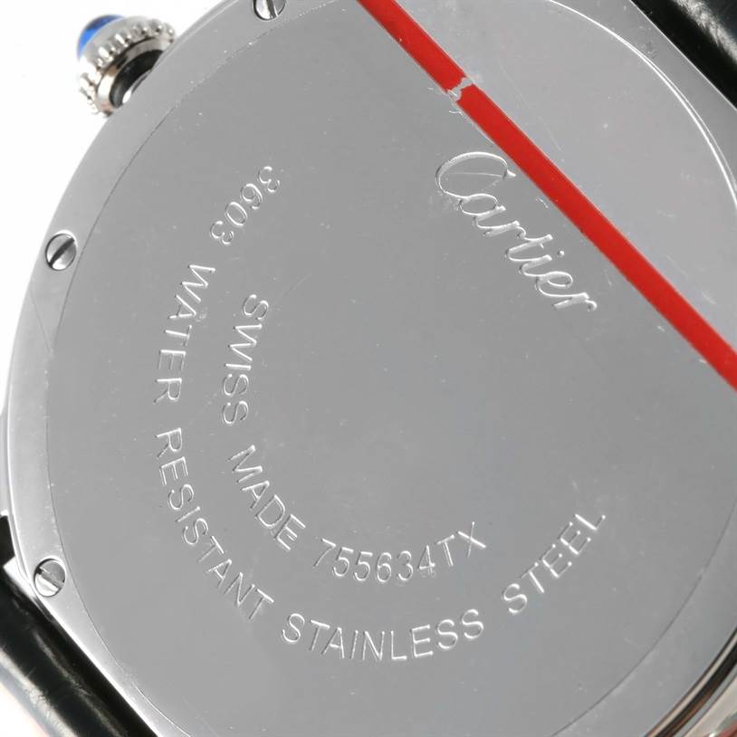 The image shows the back cover of a Ronde model by Cartier, highlighting the brand
s engraving and water resistance details.