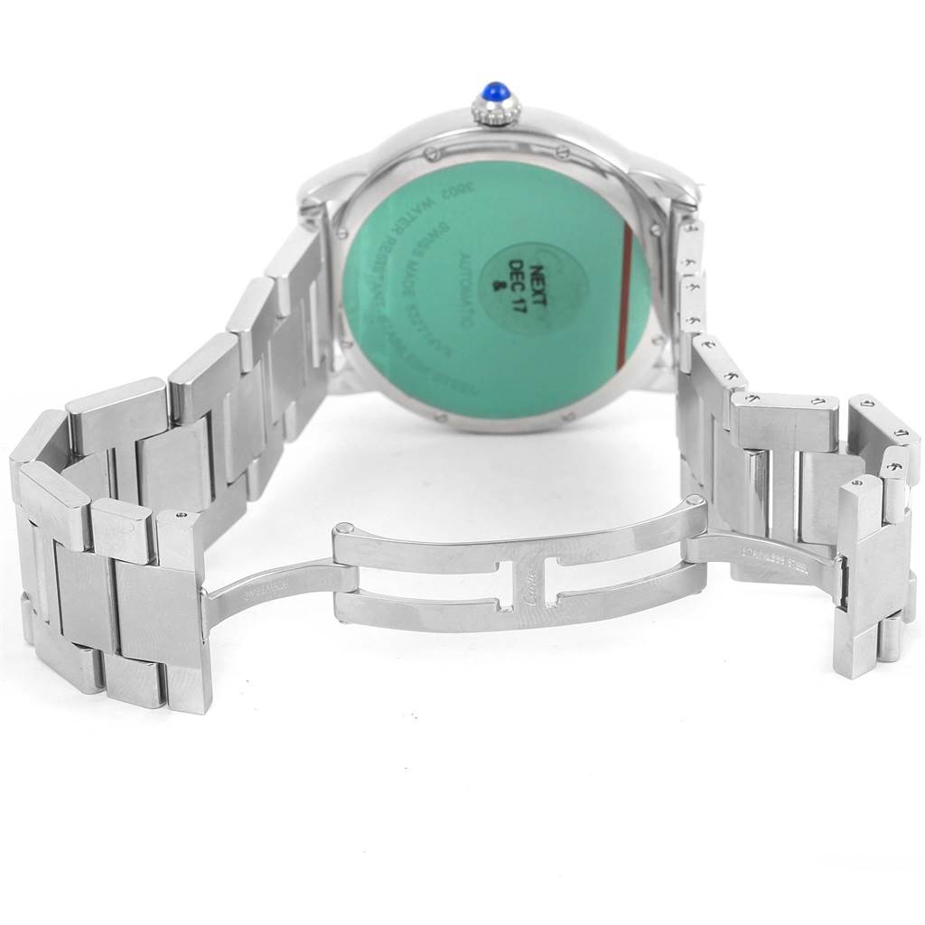 The image shows the back case and bracelet of a Cartier Ronde W6701011 Men
s Stainless Steel Silver Dial W6701011 Men
s Stainless Steel Silver Dial watch, with the watch face-down displaying the clasp mechanism.