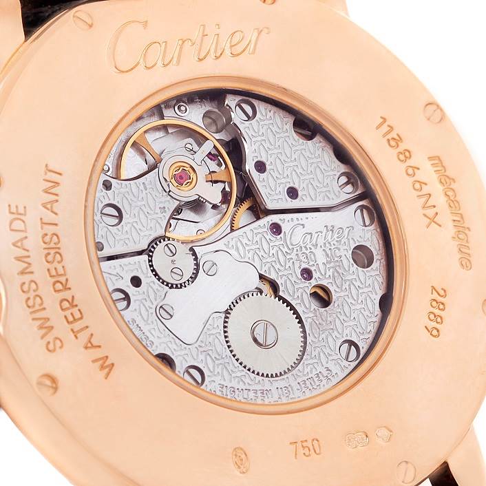 This image shows the transparent case back of a Cartier Ronde W6800251 Men
s Rose Gold Silver Dial W6800251 Men
s Rose Gold Silver Dial watch, revealing its intricate mechanical movement.