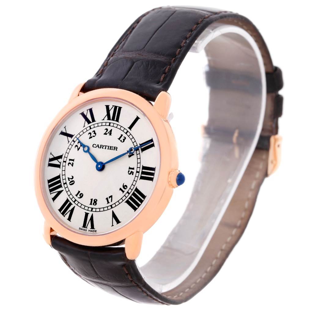 This Cartier Ronde W6800251 Men
s Rose Gold Silver Dial W6800251 Men
s Rose Gold Silver Dial watch is shown at a slight angle, displaying its face, strap, and side crown.