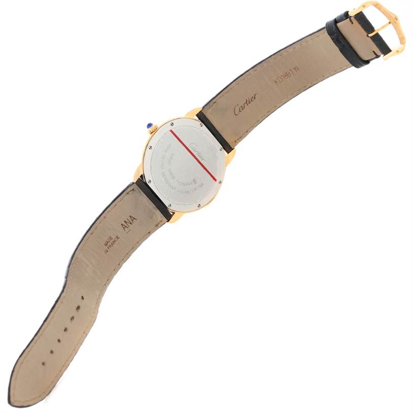 The image shows the back view of a Cartier Ronde W6700455 Men
s Steel and Gold (two tone) Silver Dial W6700455 Men
s Steel and Gold (two tone) Silver Dial watch, displaying the strap, buckle, and case back with inscriptions.