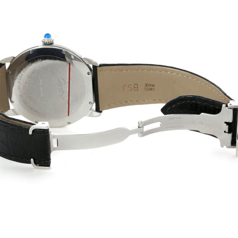 The image shows the back and clasp of a Cartier Ronde W6701010 Men's Stainless Steel Silver Dial W6701010 Men's Stainless Steel Silver Dial watch, revealing the case back and leather strap.