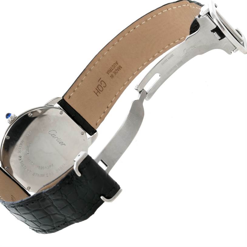 This image shows the back of a Cartier Ronde W6700255 Men
s Stainless Steel Silver Dial W6700255 Men
s Stainless Steel Silver Dial model watch, focusing on the strap, clasp, and case back details.