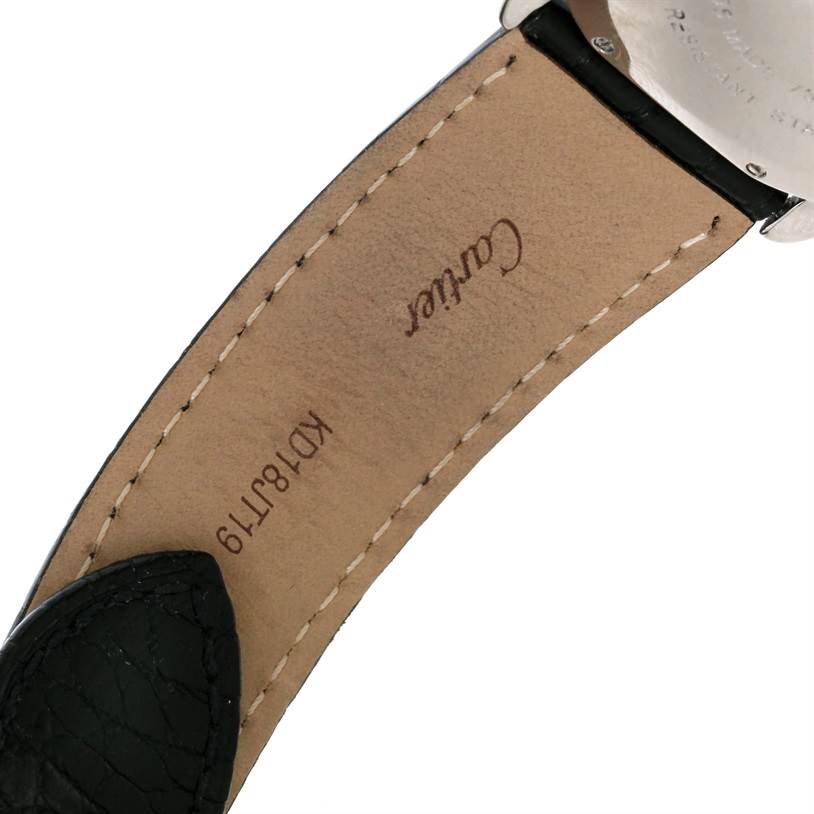 This image shows the inner leather strap and part of the back case of a Cartier Ronde W6700255 Men
s Stainless Steel Silver Dial W6700255 Men
s Stainless Steel Silver Dial watch.