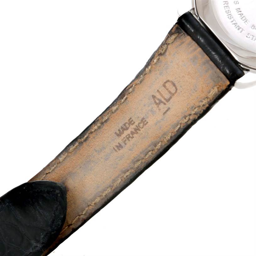 This image shows the underside of the leather strap and part of the caseback of a Cartier Ronde W6700155 Women
s Stainless Steel Silver Dial W6700155 Women
s Stainless Steel Silver Dial model watch.