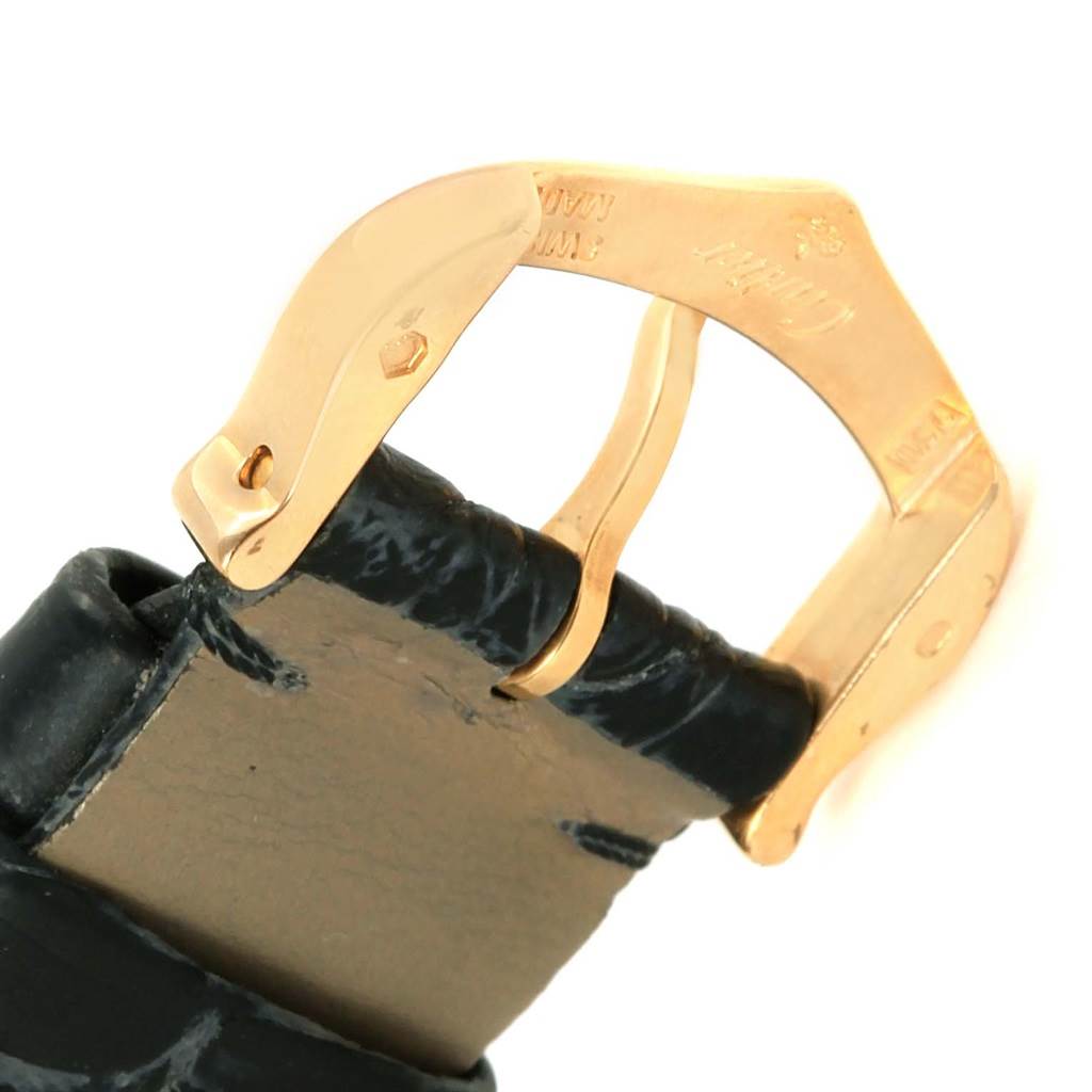 This image shows a close-up of the gold buckle clasp on the strap of a Cartier Ronde W6700355 Women
s Steel and Gold (two tone) Silver Dial W6700355 Women
s Steel and Gold (two tone) Silver Dial watch.