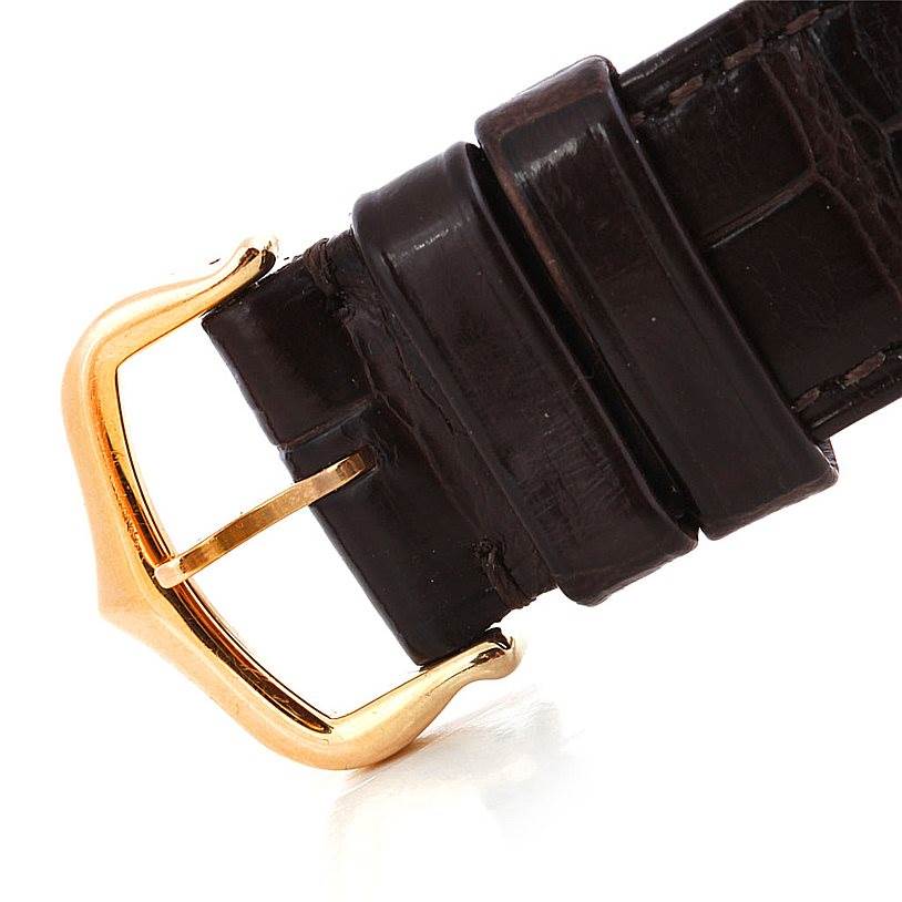 This image shows a close-up of the strap and buckle of a Cartier Ronde W6800151 Men
s Rose Gold Silver Dial W6800151 Men
s Rose Gold Silver Dial watch.