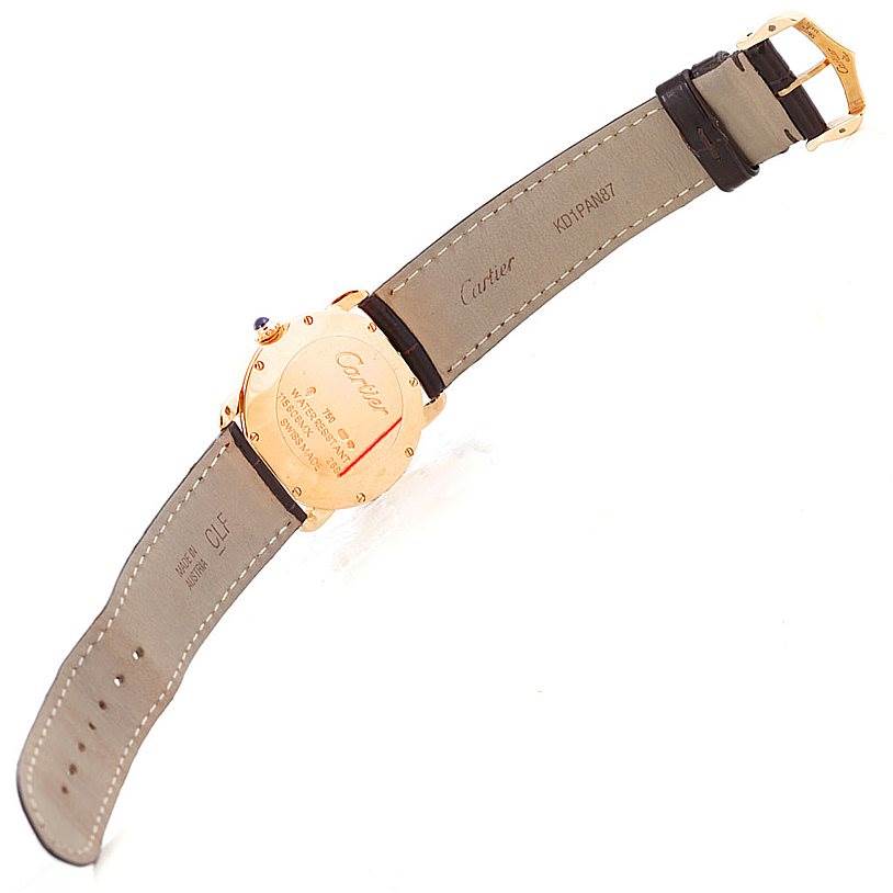 The image shows the back of the Cartier Ronde W6800151 Men
s Rose Gold Silver Dial W6800151 Men
s Rose Gold Silver Dial model watch, highlighting the back case, strap, and buckle.