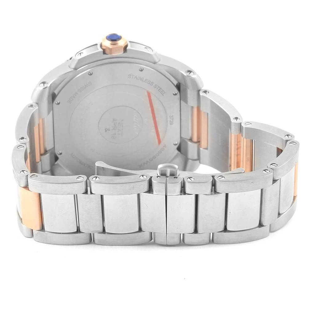 The image shows the back case and metal bracelet of the Calibre de Cartier watch by Cartier.