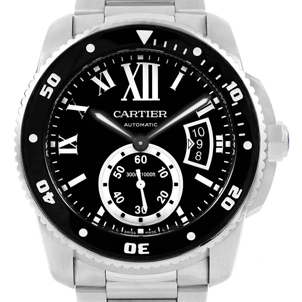 This image shows the front view of the dial and bezel of the Calibre de Cartier watch by Cartier.