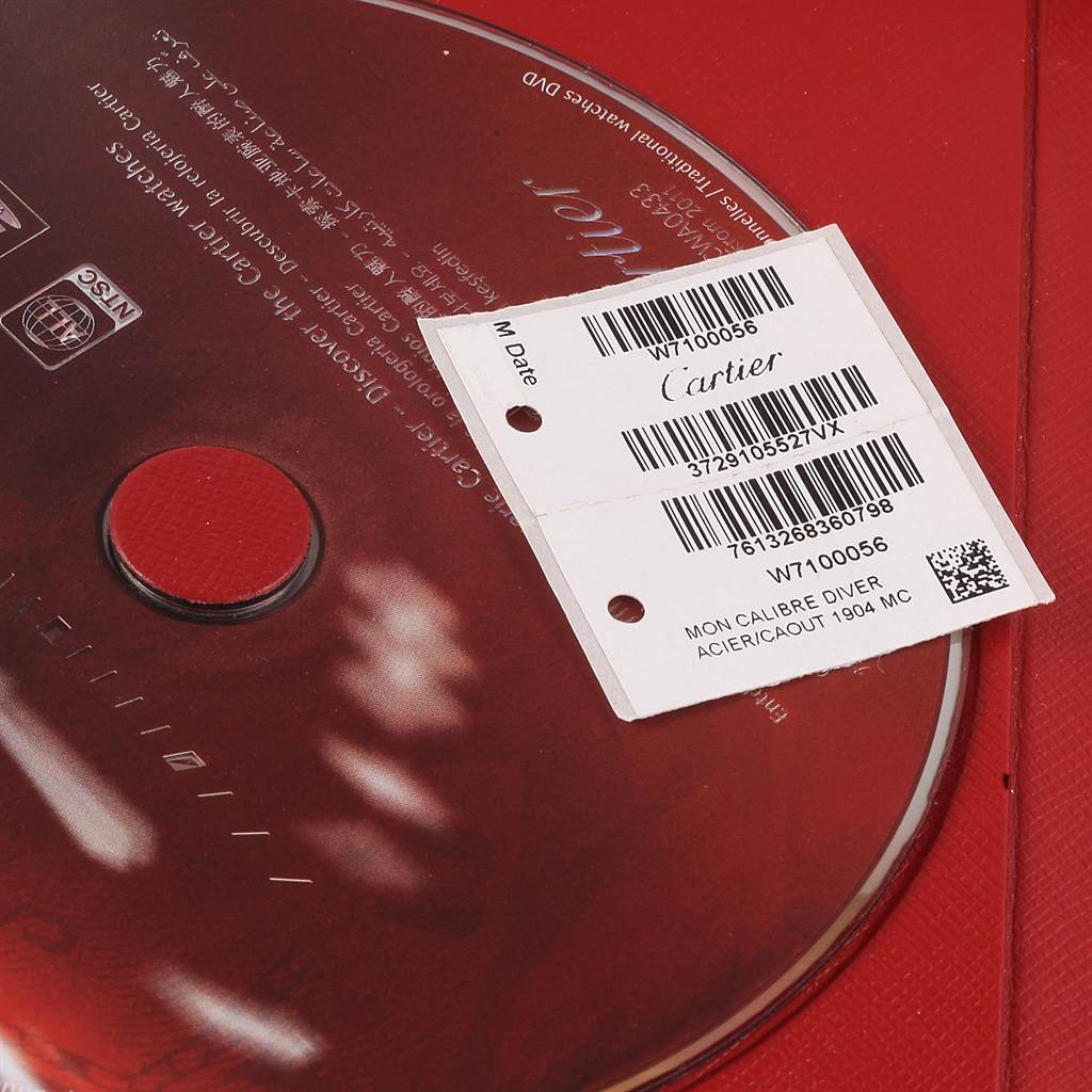 The image shows the packaging and tag for the Calibre de Cartier watch model by Cartier.