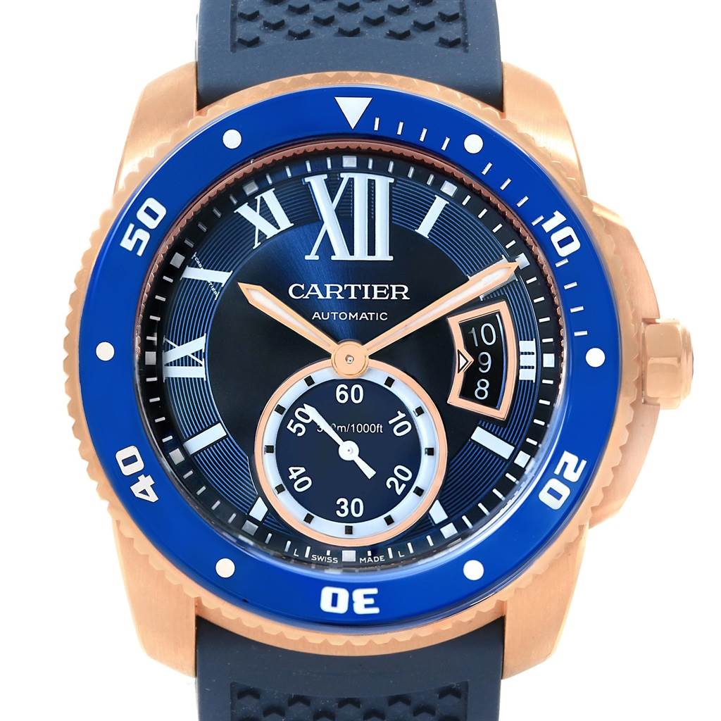 The image shows a front view of the Calibre de Cartier model by Cartier, highlighting the dial, bezel, and strap.