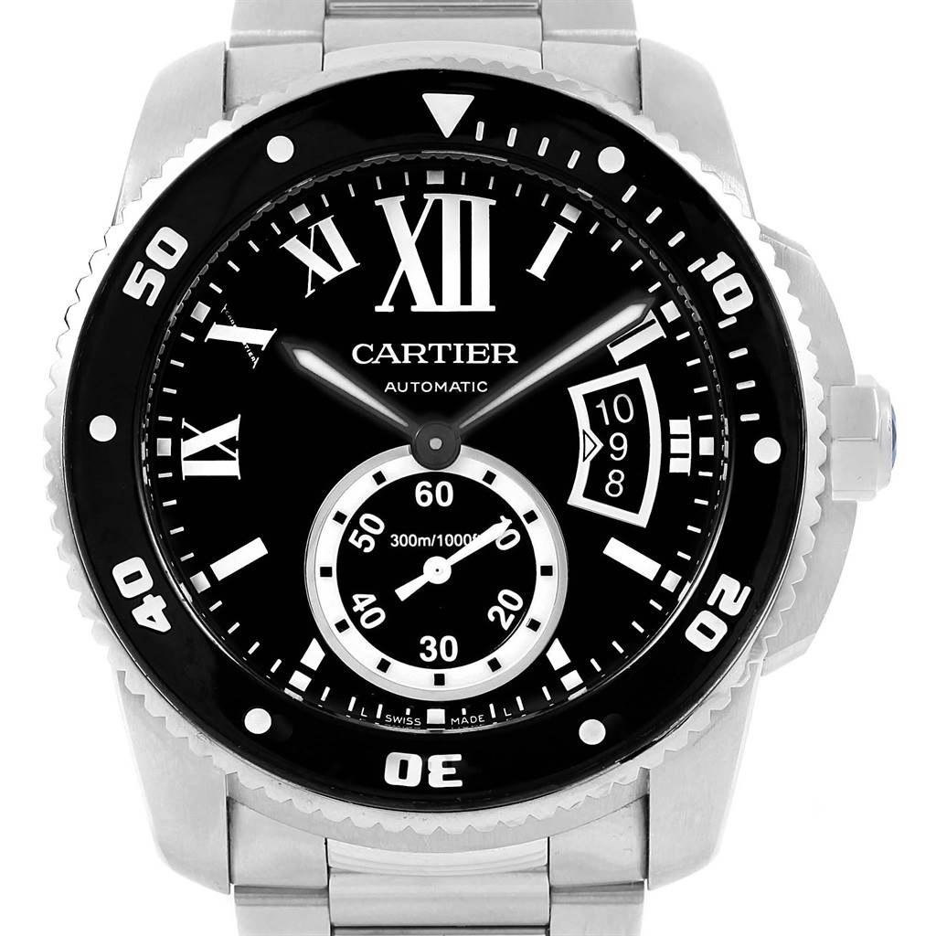 The image shows a front view of a Calibre de Cartier watch by Cartier, highlighting the dial, bezel, and bracelet.